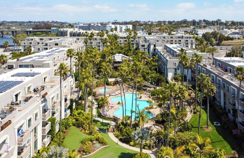 Townsite Condo | Gorgeous Remodel! Ocean Views from Single-level 2 BR Cottage. 1040 Sq Ft