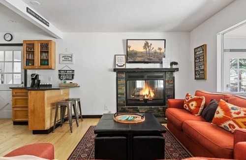 Moonridge Cabin | Gorgeous retreat located in the exclusive Moonridge area