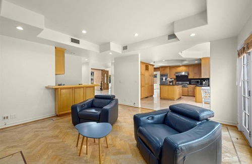 Sherman Oaks House | GORGEOUS VILLA IN SHERMAN OAKS PRIVATE LOCATION