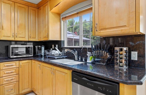 Sherman Oaks House | GORGEOUS VILLA IN SHERMAN OAKS PRIVATE LOCATION