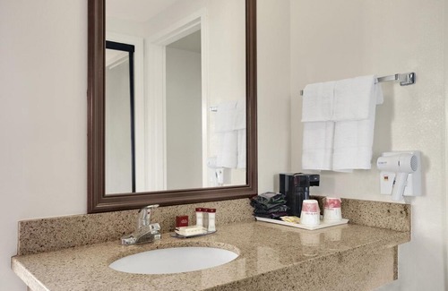 Torrance Hotel | Great Find! Awesome Unit for Families! Near Attractions, Pool, Parking