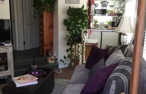 Bel Air House | Green view private serene 1-bedroom guesthouse, BEST LOCATION