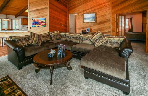 Moonridge House | Grizzly Manor