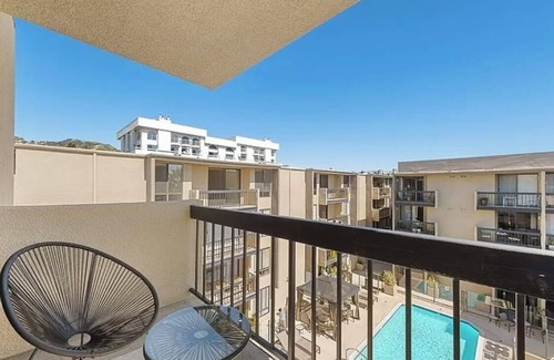 Hollywood Condo | Haven in the Heart of Hollywood - 2 bd/2 ba with pool and fitness room