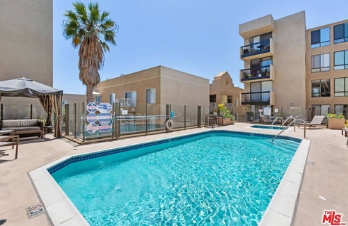 Hollywood Condo | Haven in the Heart of Hollywood - 2 bd/2 ba with pool and fitness room