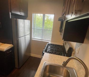 Hollywood Apartment | Heart of Hollywood 1 bedroom apt