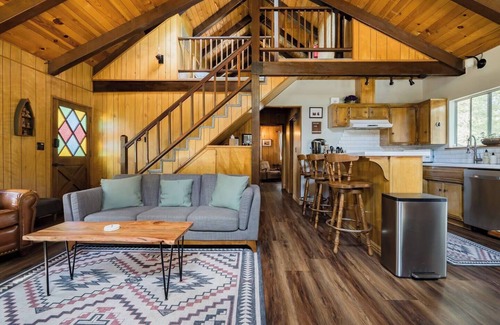Big Bear Cabin | Hidden Pines Cabin is a 1970's two-story Cabin that features modern upgrades