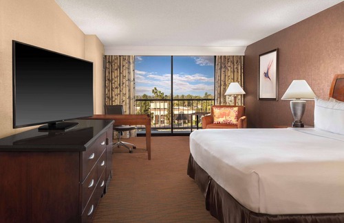 Costa Mesa Hotel | Hilton Orange County/Costa Mesa