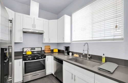 North Hollywood House | Hinds by AvantStay Duplex in North Hollywood