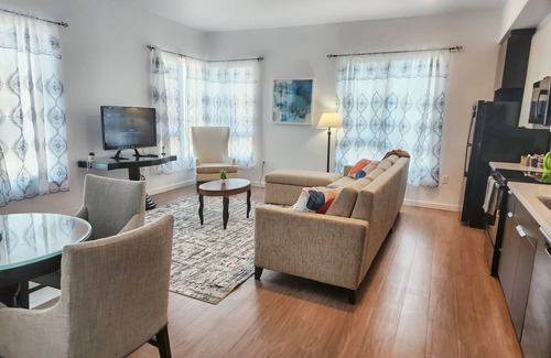 Little Tokyo House | Hip 1BR Loft in LA's Little Tokyo District