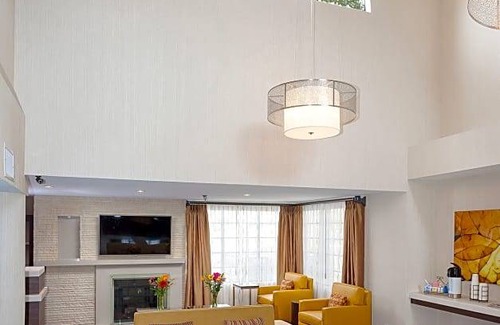 Simi Valley Hotel | Holiday Inn Express Simi Valley, an IHG Hotel