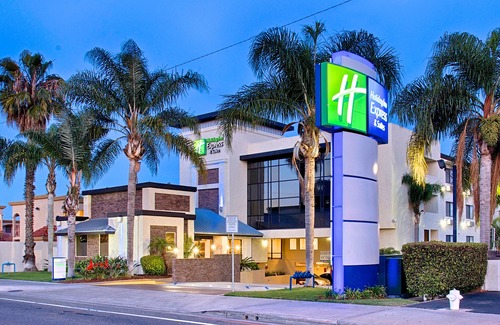 East Side Costa Mesa Hotel | Holiday Inn Express Costa Mesa, an Ihg Hotel