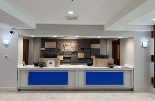 Woodland Hills Hotel | Holiday Inn Express Hotel & Suites Woodland Hills, an IHG Hotel