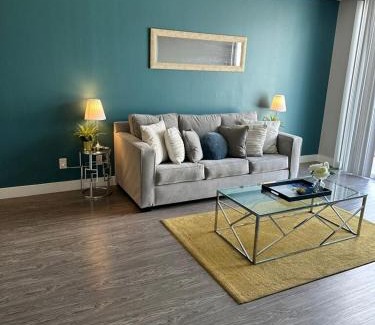 Hollywood Apartment | Hollywood 2-Bed with City Views Rooftop Pool