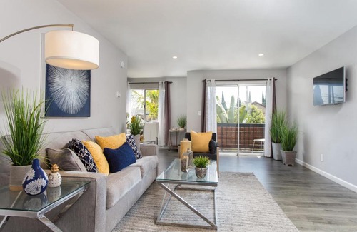 Larchmont Apartment | Hollywood 2Bed 2Bath apt