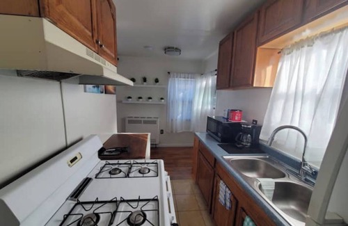 Hollywood Apartment | Hollywood - Budget, Private, Quiet 2nd Flr 1BR/1BA