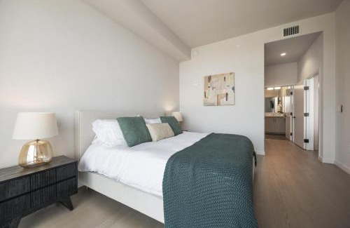 Hollywood Apartment | Hollywood Heights - High-Rise with Panoramic Views