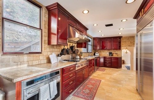 Hollywood House | Hollywood Hills 5BR Villa with Incredible Views