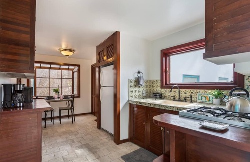 Hollywood House | Hollywood Hills 5BR Villa with Incredible Views