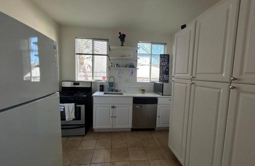Little Armenia Hostel | Hollywood Home