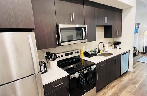 Hollywood Condo | Home in Hollywood ,free parking , gym ,jacuzzi ,Rooftop, best location