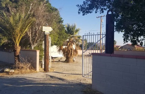 Desert Hot Springs Hostel | Hostel ∙ 8 guests