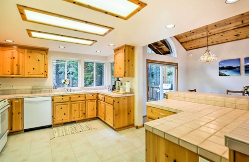 Truckee Cabin | Hot Tub Access, Near Skiing: Tahoe Donner Cabin