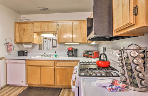 Big Bear Cabin | Hot Tub & Deck: Big Bear Gem Near Resorts!