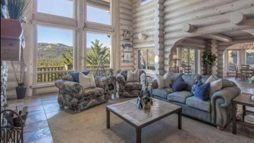 Castle Glen Estates House | Hot Tub Game Room Large Deck w Incredible View Penticton Lodge by AvantStay