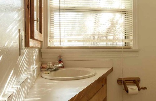 Kernville House | House ∙ 1 bedroom ∙ 4 guests