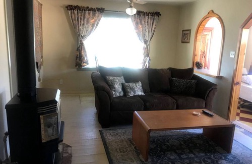 Kernville House | House ∙ 1 bedroom ∙ 4 guests