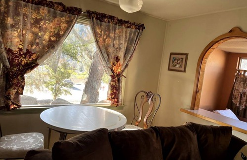 Kernville House | House ∙ 1 bedroom ∙ 4 guests