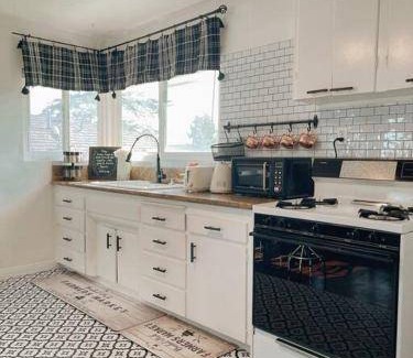 Midway City House | House ∙ 1 bedroom ∙ 6 guests