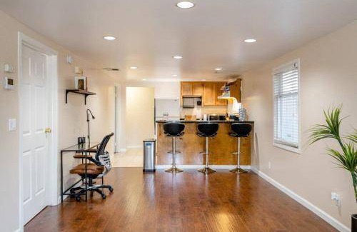 North Oak Park House | House ∙ 2 bedrooms ∙ 5 guests