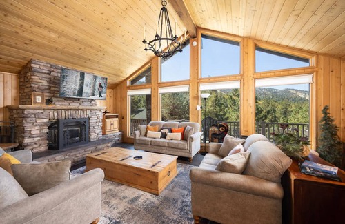 Upper Moonridge House | House ∙ 4 bedrooms ∙ 13 guests