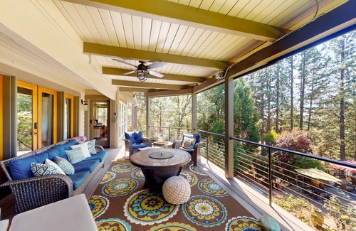 Grass Valley House | House ∙ 6 bedrooms ∙ 20 guests