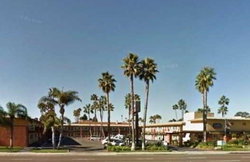 Midway District Hotel | Howard Johnson by Wyndham San Diego Sea World