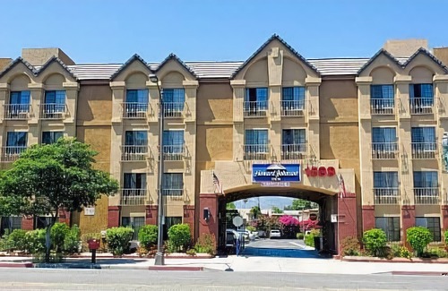 Mid Central Hotel | Howard Johnson by Wyndham Pasadena