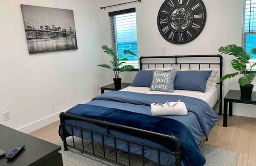 Little Armenia House | Huge House with Views of Hollywood sign! 3B/3BA