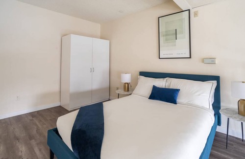 Rampart Village Apartment | Huge Koreatown LOFT, Spacious, Bright, close to DTLA!