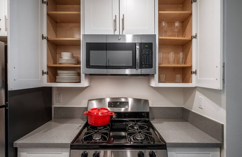 Westwood Apartment | Ideal Westwood 1BR w/Gym, nr. UCLA/Medical Center by Blueground