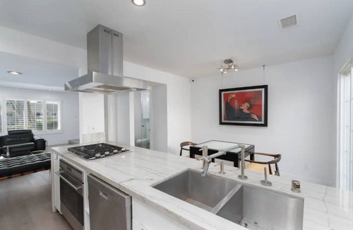 Del Mar House | Impeccable home walking distance to the beach!