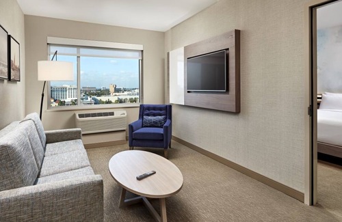 Anaheim Resort Resort | In the Heart of it All! 2 Wonderful Units, Pool, Water Park!