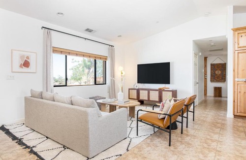 Yucca Valley House | Joshua Tree Landing by AvantStay 3 BDR 2Bath Home w Hot Tub