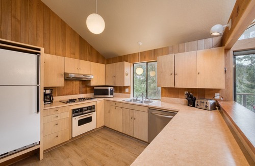 Alpine Meadows House | Juniper at Alpine - Private Hot tub, Pet Friendly & Free Shuttle to Slopes