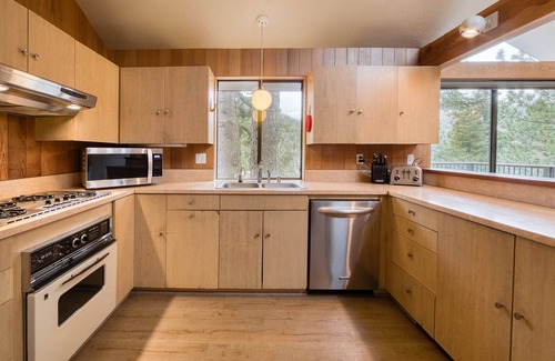 Alpine Meadows House | Juniper at Alpine - Private Hot tub, Pet Friendly & Free Shuttle to Slopes