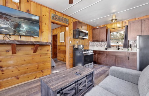 Big Bear Lake Cabin | Juniper Lakeside Couples Retreat at Big Bear Lake