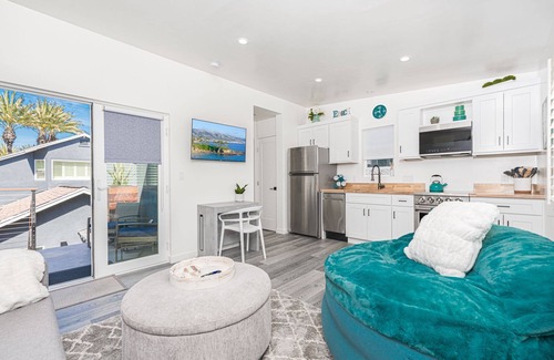 West Newport Condo | JUST LISTED | 30+ Night | Stylish Studio w/Sun Deck | Private Yet Central to the Newport Favorites!