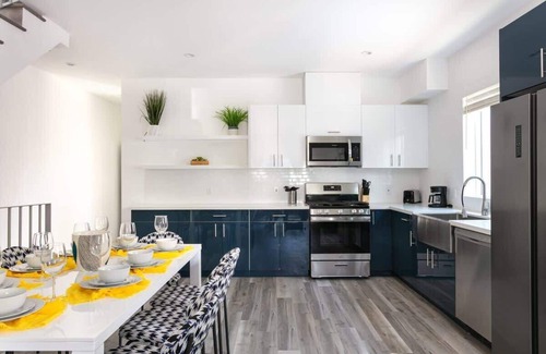 Historic Filipinotown House | LA Insta-LuxeTownhome! Best Area+Free Parking