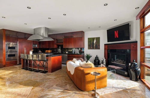Village of La Jolla House | La Jolla Luxe Villa | Walk to Beach, Shops & Dining